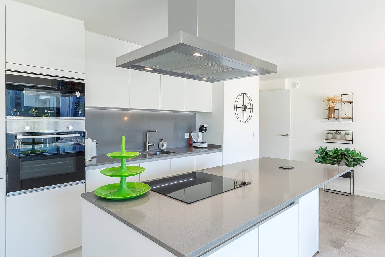 Foto 9 von 26: Luxuriöse Ferienwohnung mit 3 Schlafzimmern mit Bergblick, Pool, WLAN & Terrasse