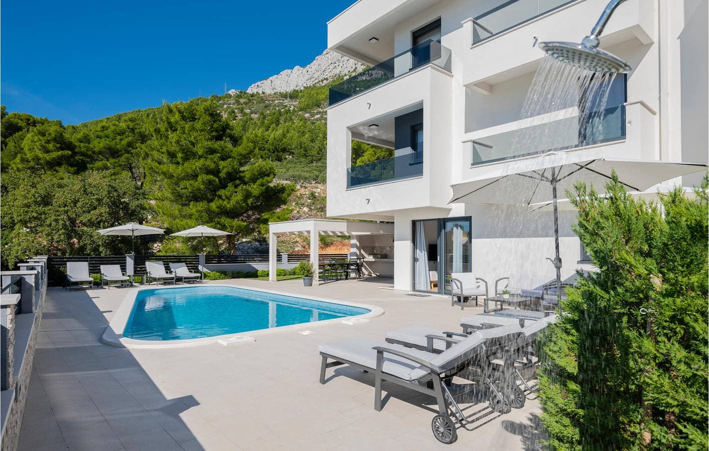 Foto 12 von 27: Apartment mit Meerblick, Pool und Küche, 500 m vom Strand entfernt