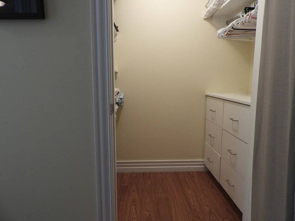 Foto 9 von 10: Möbliertes Apartment mit 1 Schlafzimmer und Blick auf den Hafen von Halifax