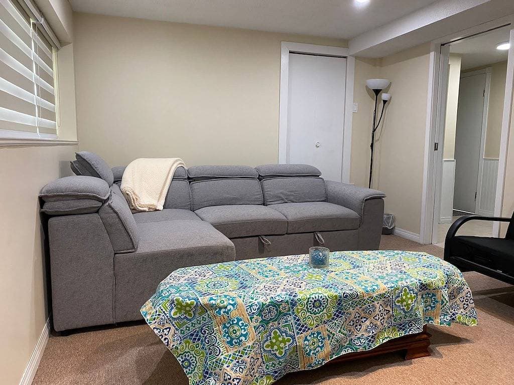 Foto 10 von 11: Bright1 Br suite w/ free parking & wifi & Netflix & all basic amenities
