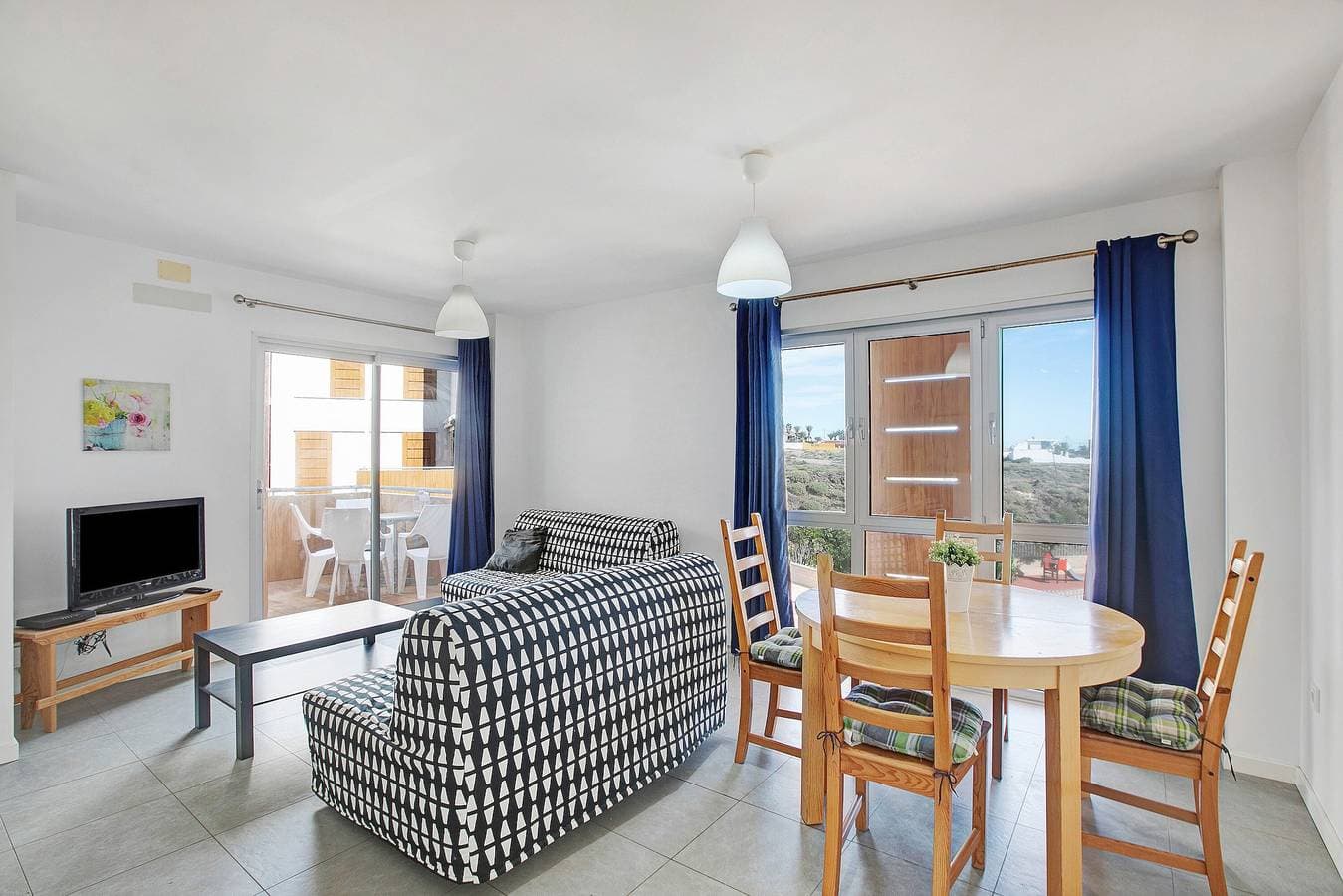 Foto 4 von 27: Ferienwohnung Edificio Los Martines mit Meerblick, Pool und WLAN