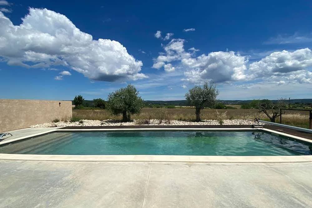 Gîte, located in a stone farmhouse, air conditioning and swimming pool, quiet location. 1