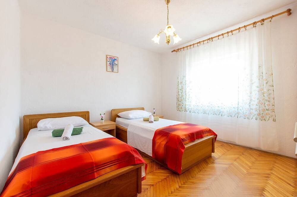 Foto 7 von 30: Wohnung in Tribalj mit Meerblick und Strand