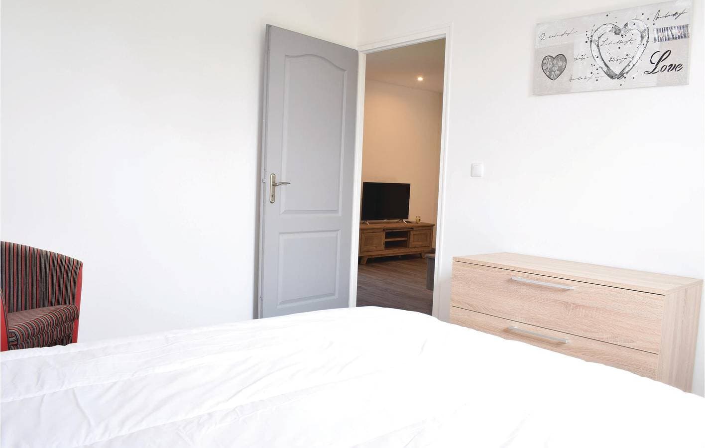 Foto 8 von 12: Riverside Retreat: Babybett, Garten, TV & WiFi