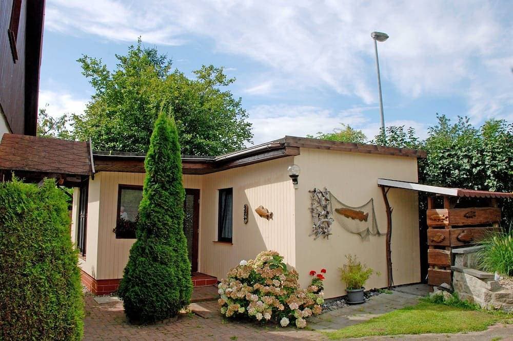 Ferienhaus Charlotte mit Terrasse - ruhig gelegene Ferienhäuser am Selliner See 1