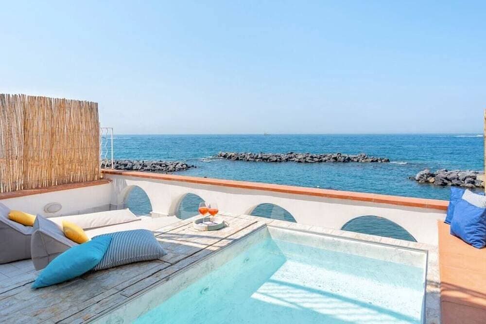 Villa Mia - Sea front private villa close to town 1