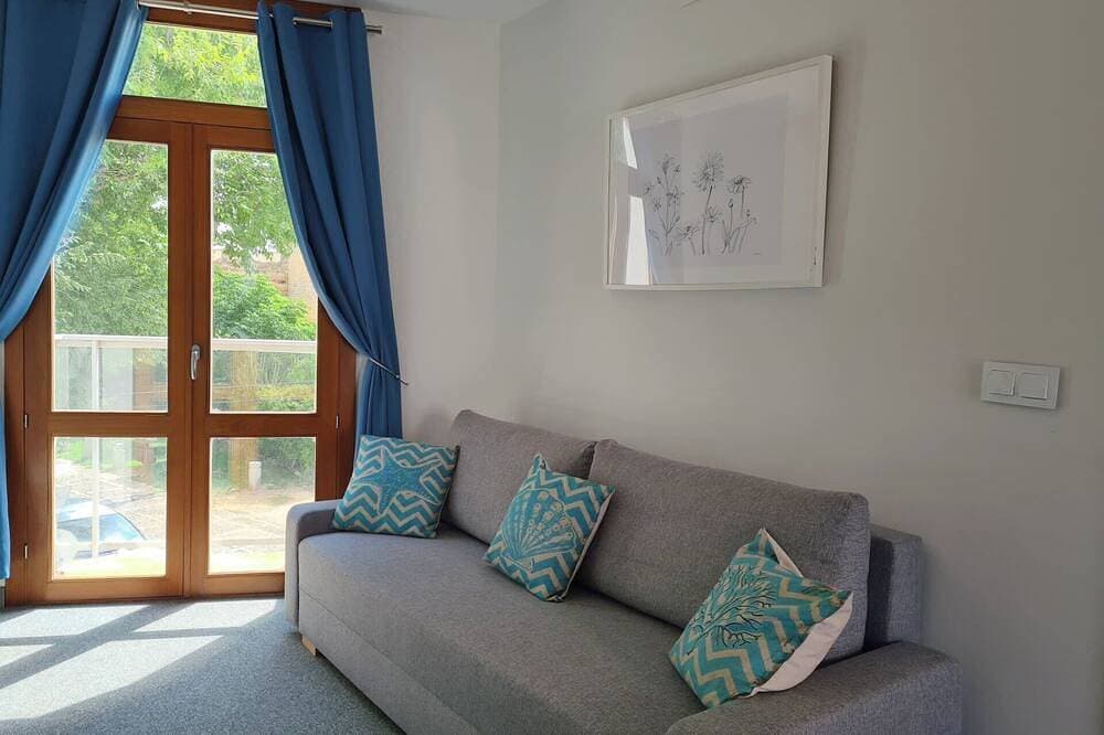 Foto 12 von 30: Parador-view apt- sleeps 4-1-bed apt shared rooftop terrace with castle view