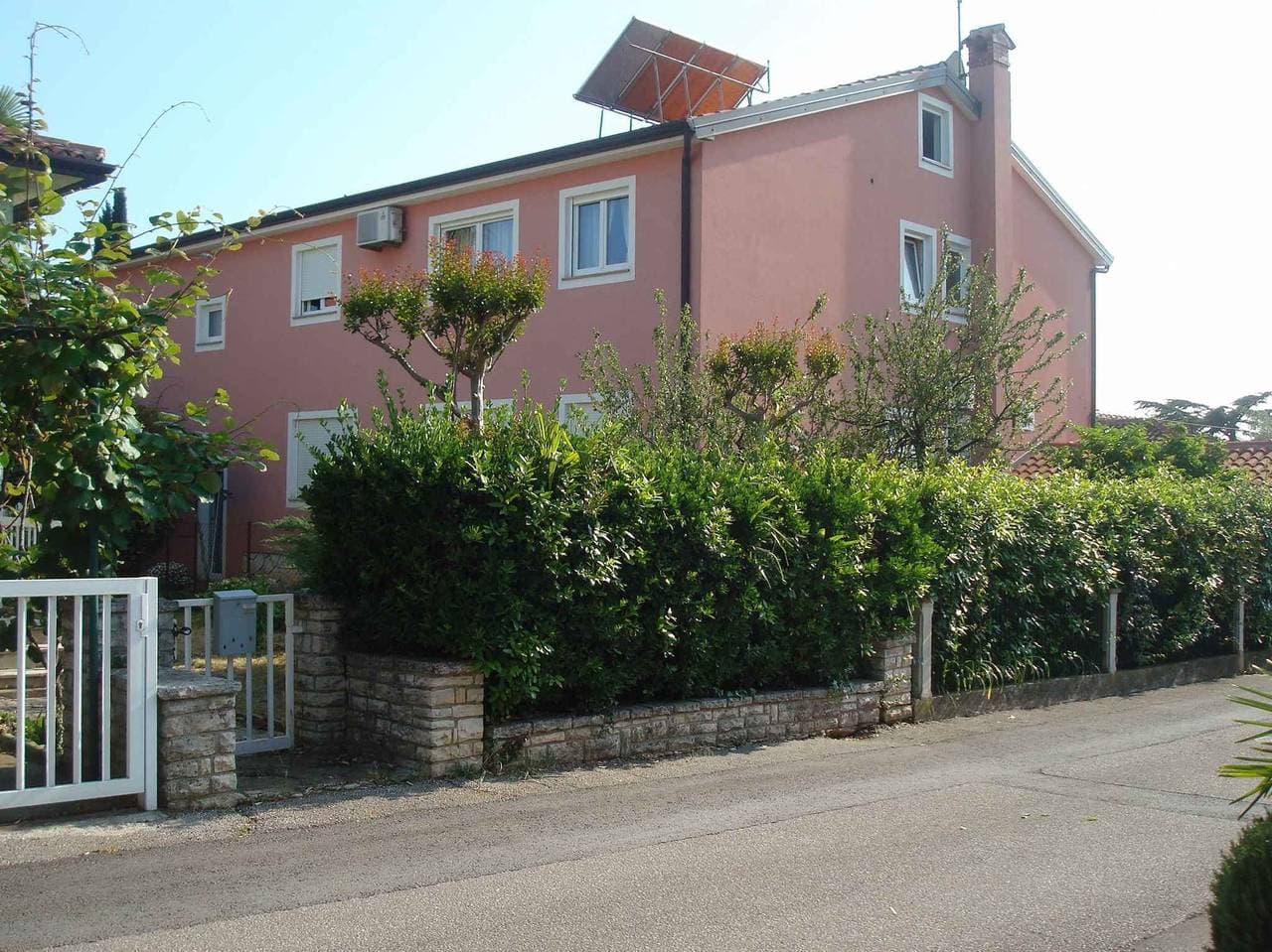 Foto 5 von 24: Ferienwohnung mit Terrasse und Klima