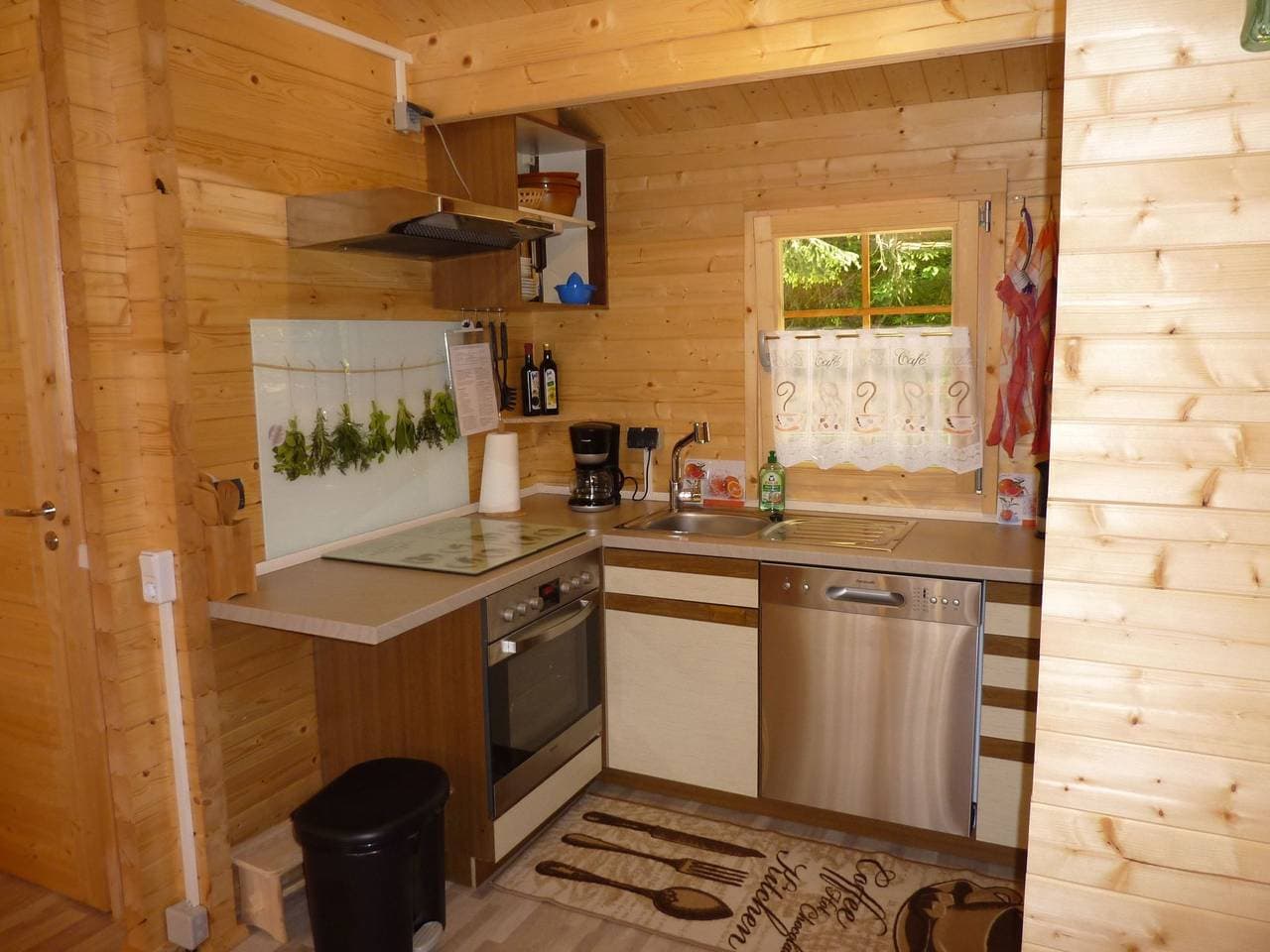 Foto 13 von 19: Holz-Blockhaus für vier Personen mit Terrasse