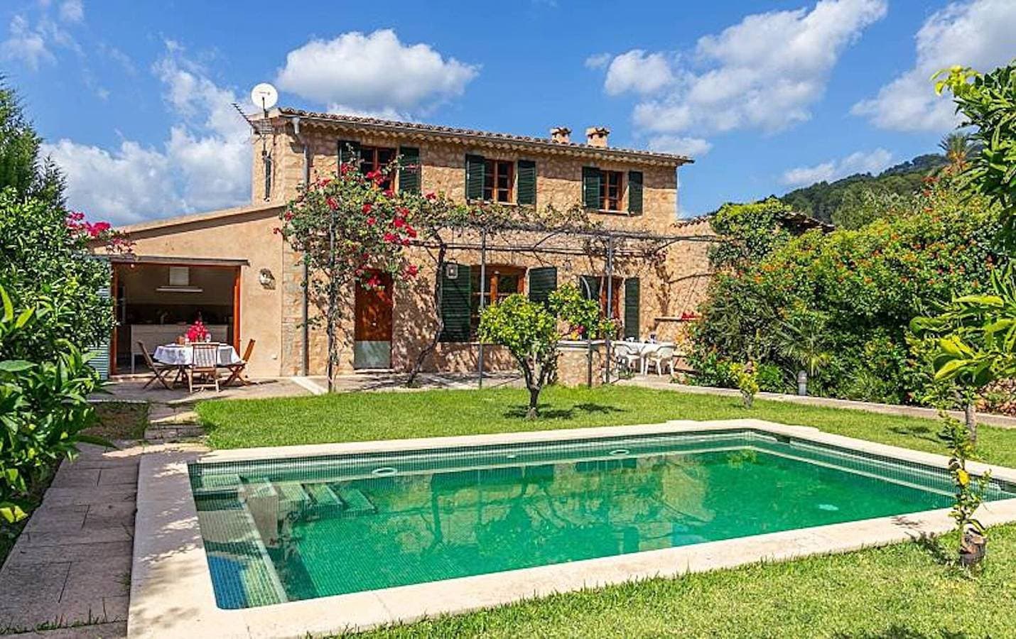 Foto 3 von 23: Chalet Casa Futbol mit Bergblick, Pool, WLAN, Klimaanlage, Terrassen und Garten