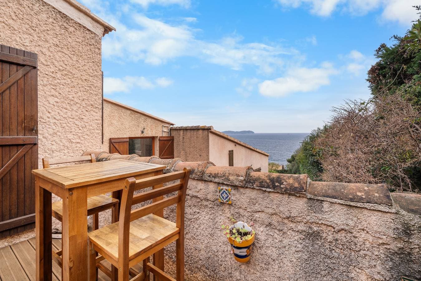 Foto 4 von 23: Bastidon mit Terrasse und Zugang zum Meer in Carqueiranne