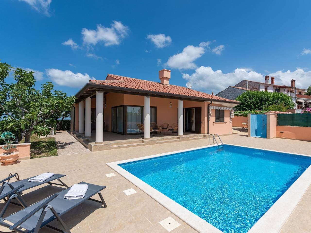 Stilvolle Villa in Buje mit Außenküche 1