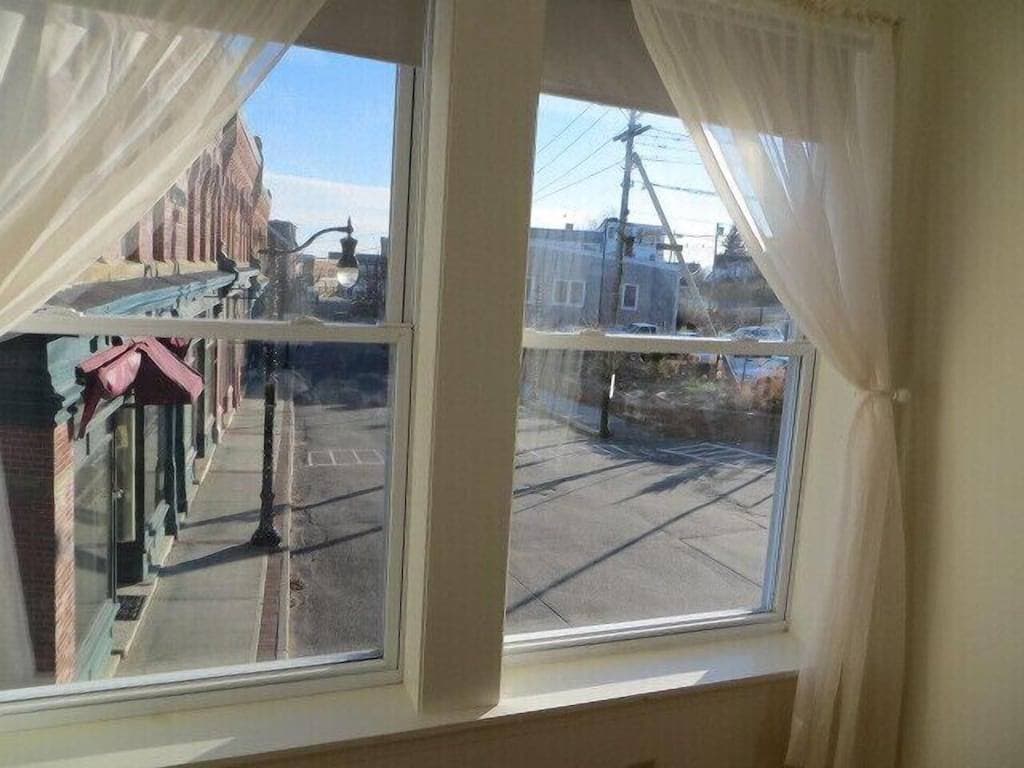 Foto 4 von 27: Wunderbare Aussicht auf das Wasser von diesem schönen Apartment in zentraler Lage in der Innenstadt!