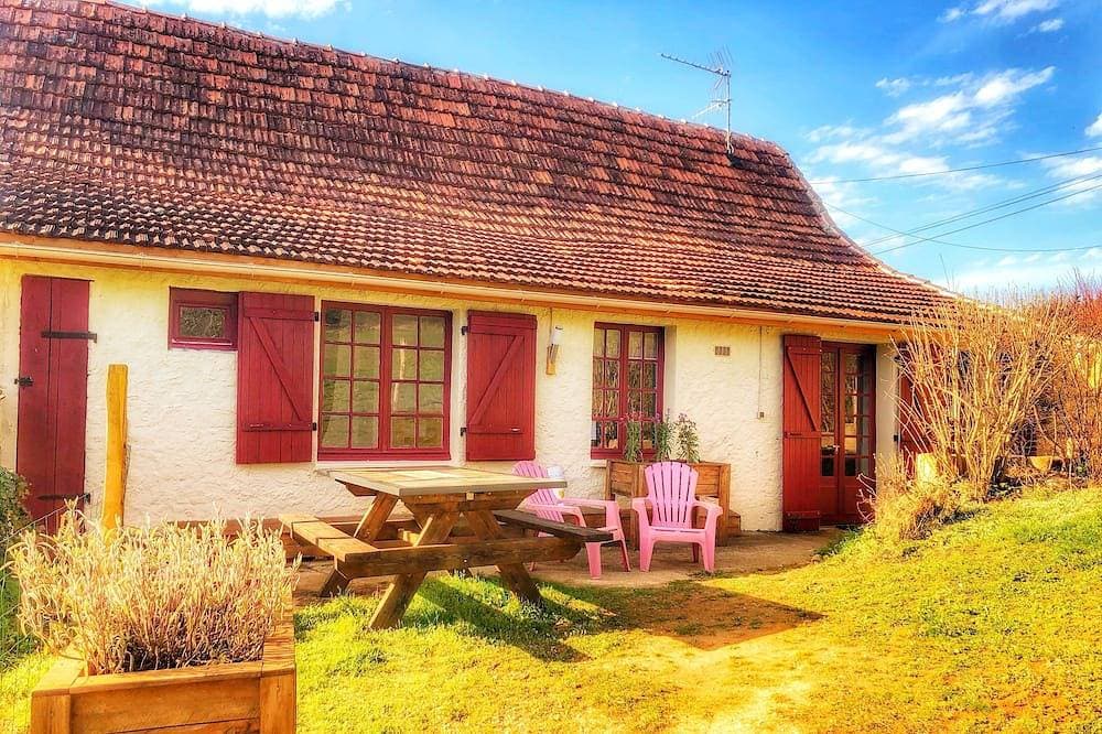Lascaux Countryside Gite - Family run and pet friendly 1