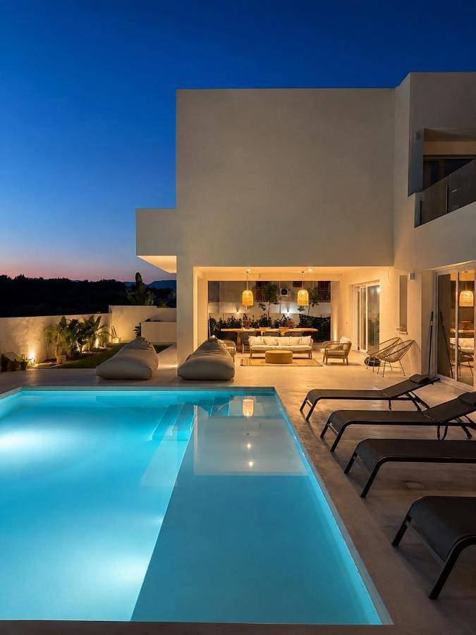 Foto 3 von 52: Villa with Private Pool