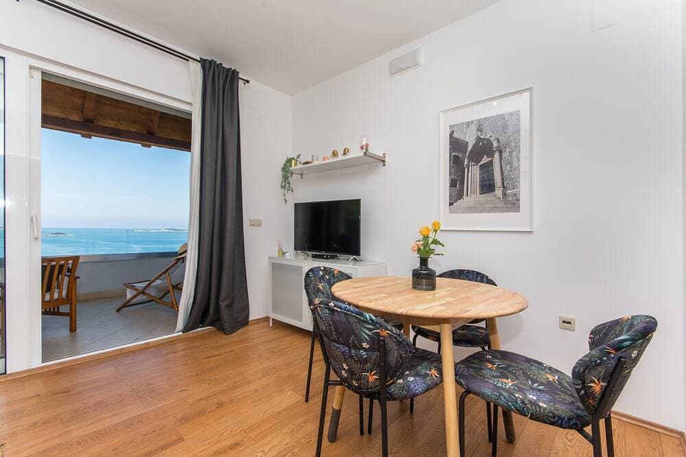 Foto 12 von 30: Dreamhouse Soline Sea View, Pool and Jacuzzi Green Studio Apartment