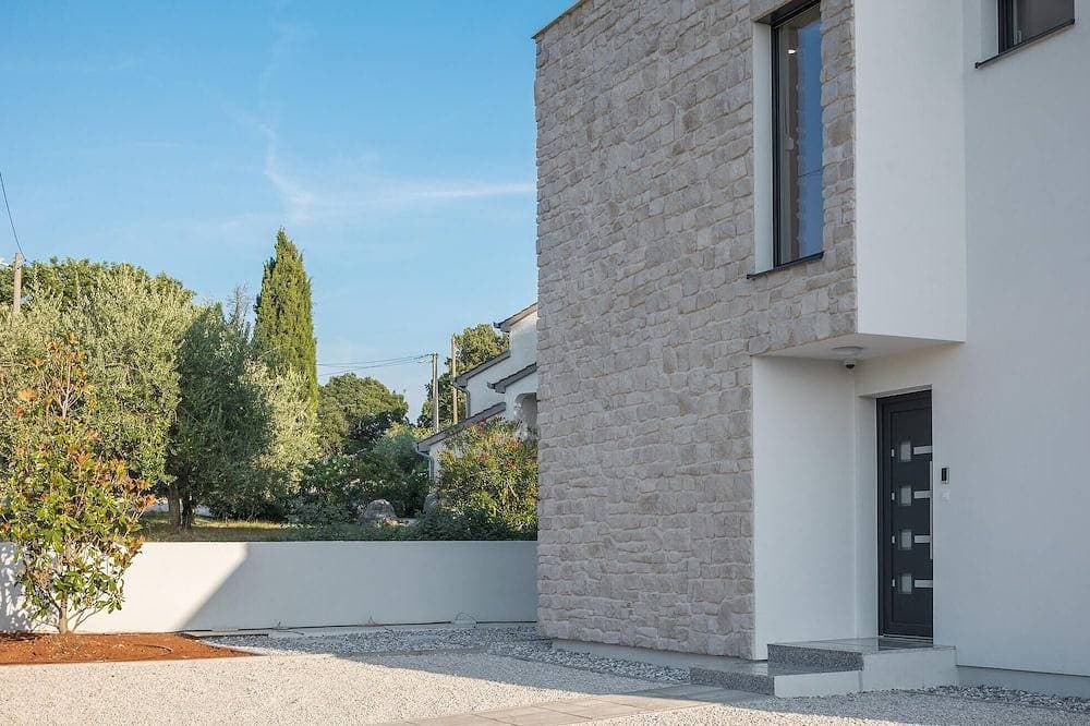 Foto 7 von 30: Luxurious home in Marasi