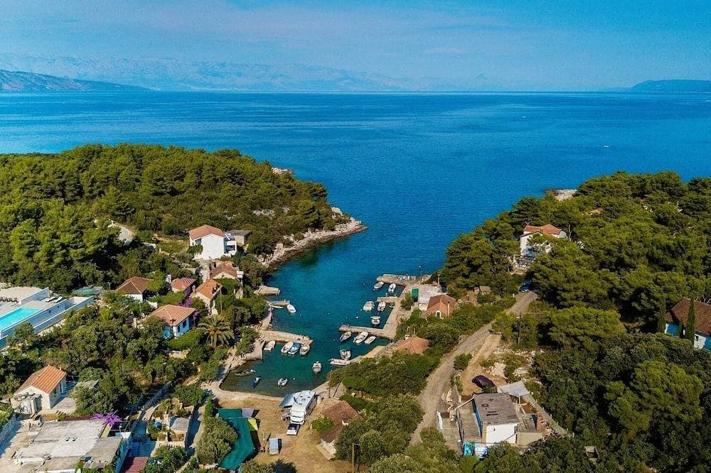 Foto 11 von 19: Moderne Wohnung mit Pool auf der Insel Hvar 1.