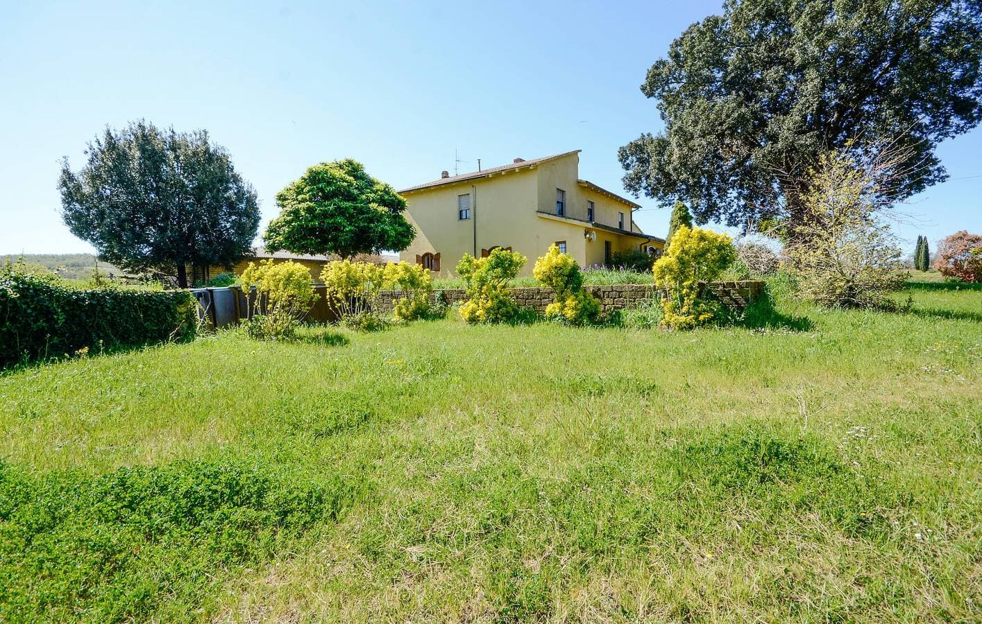 Reizende 300-Quadratfuß-Oase mit Pool, Garten und WLAN 1