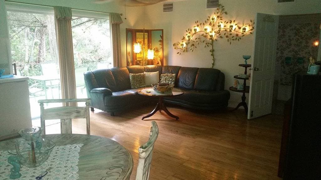 Ruhige Waterfront Cottage 1