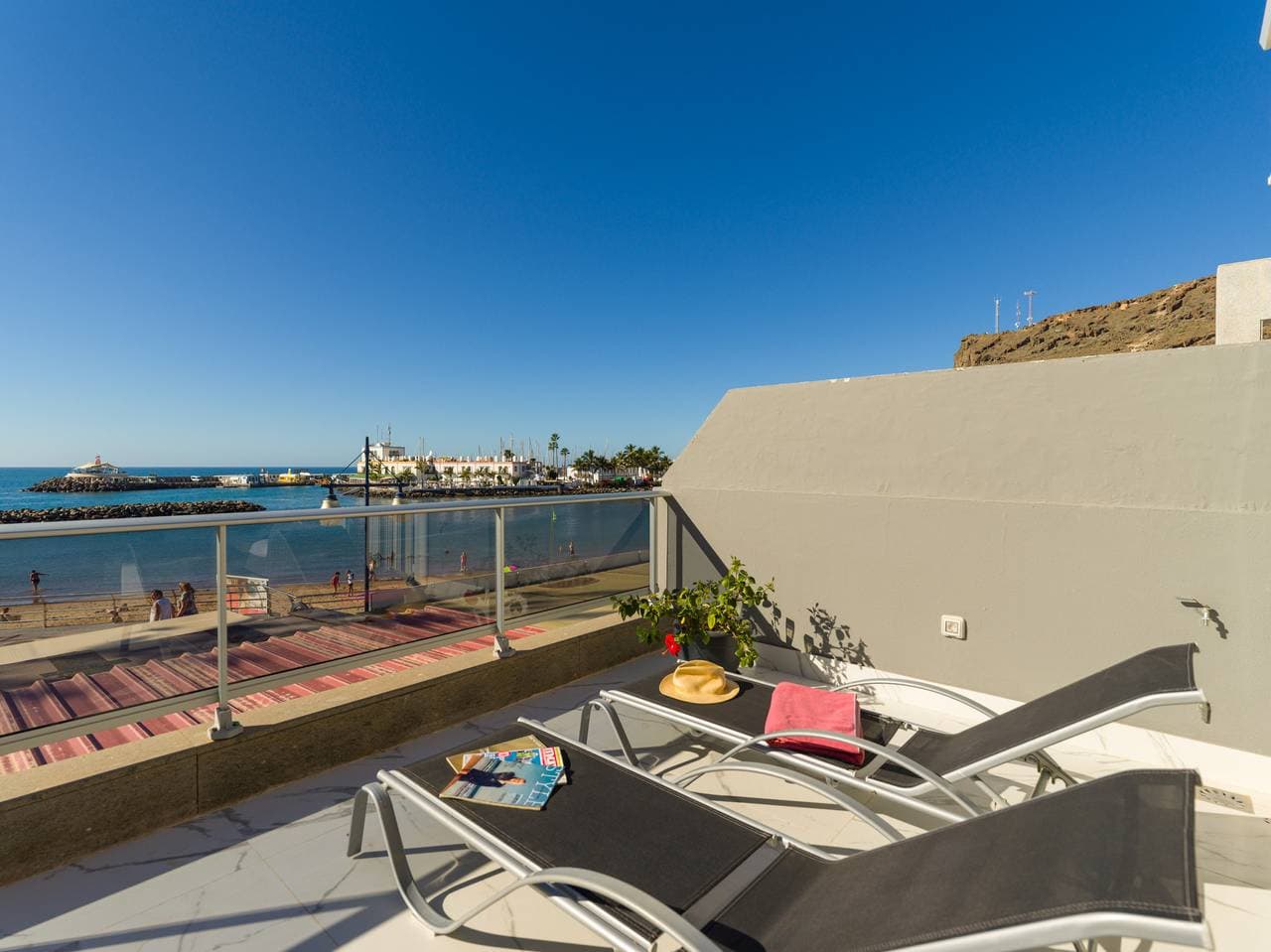Foto 2 von 39: Oceanfront Paradise – Sleep by the Waves