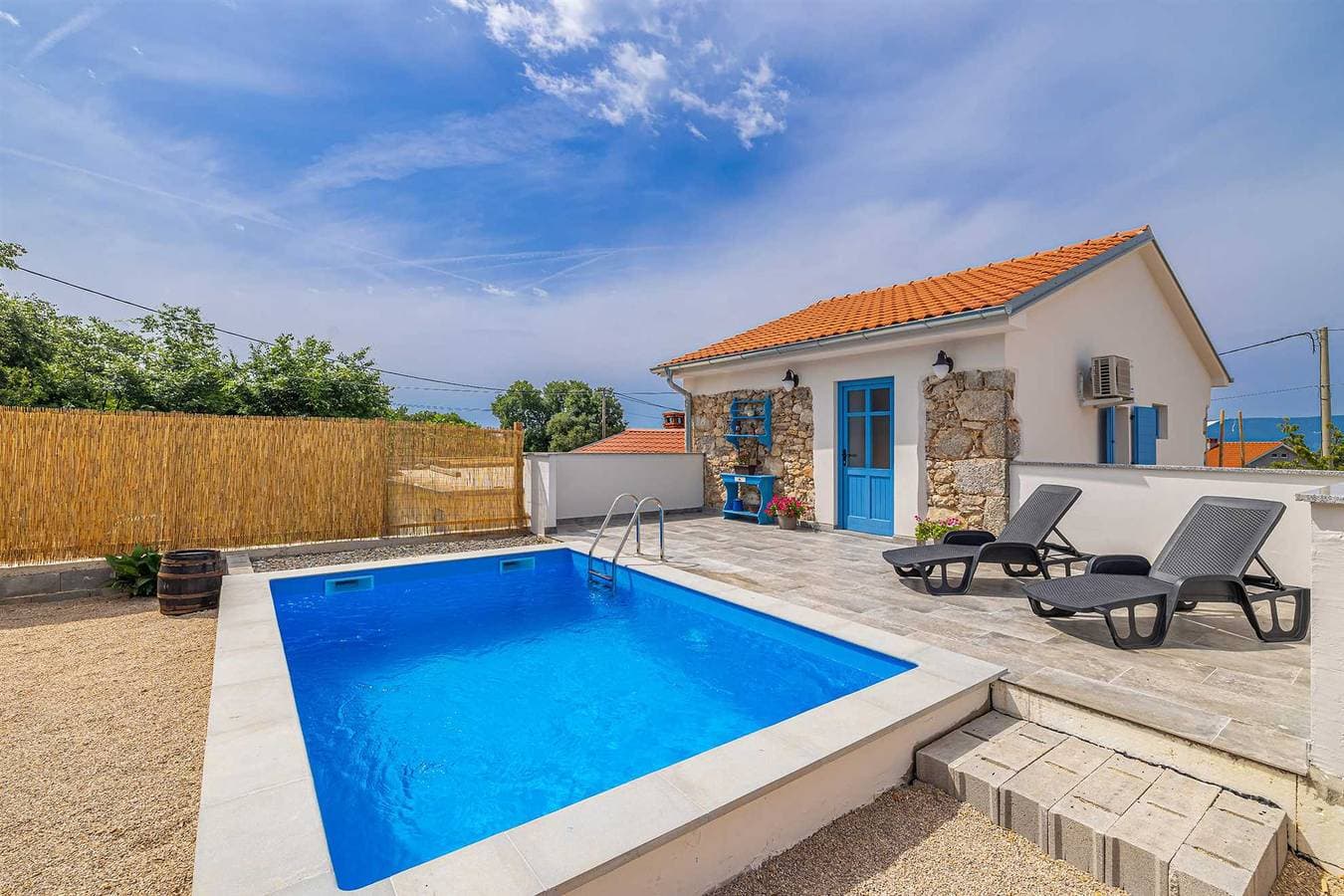 Foto 3 von 37: Ferienhaus Kuntenta mit privatem Pool und Whirlpool