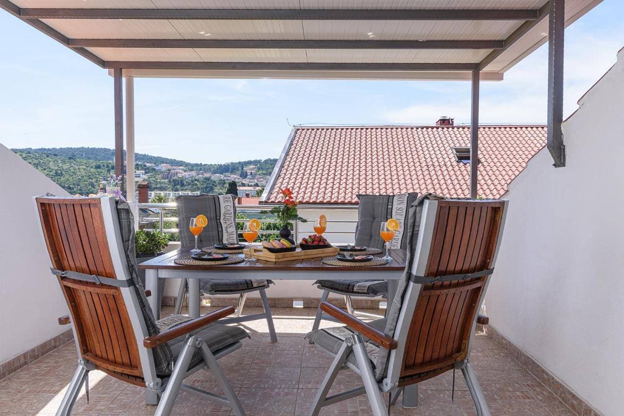 Apartman Lorena - with sea view near Old Town 1