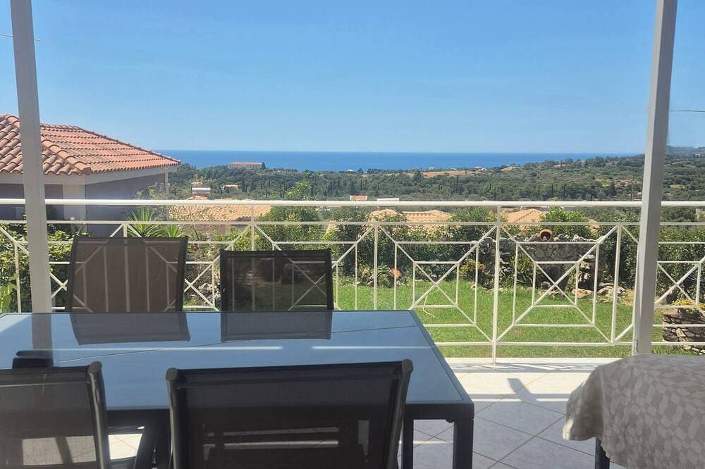 Beautiful villa with amazing sea and mountain views just 1,5 km from the  beach 1