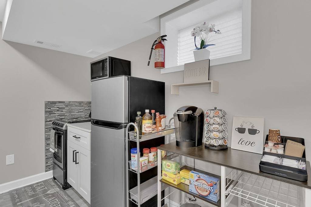 Foto 6 von 25: Cozy Modern Beautiful Studio+Parking. Walk to Dc Metro. Perfect for Long Stays!
