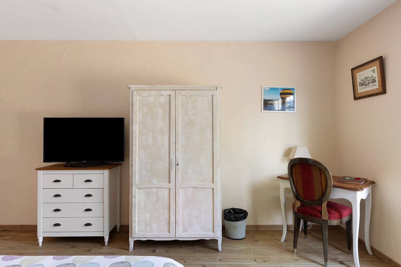 Foto 12 von 26: Bed & Breakfast 'Chambre Lavande' mit Gemeinschaftspool, Garten und WLAN