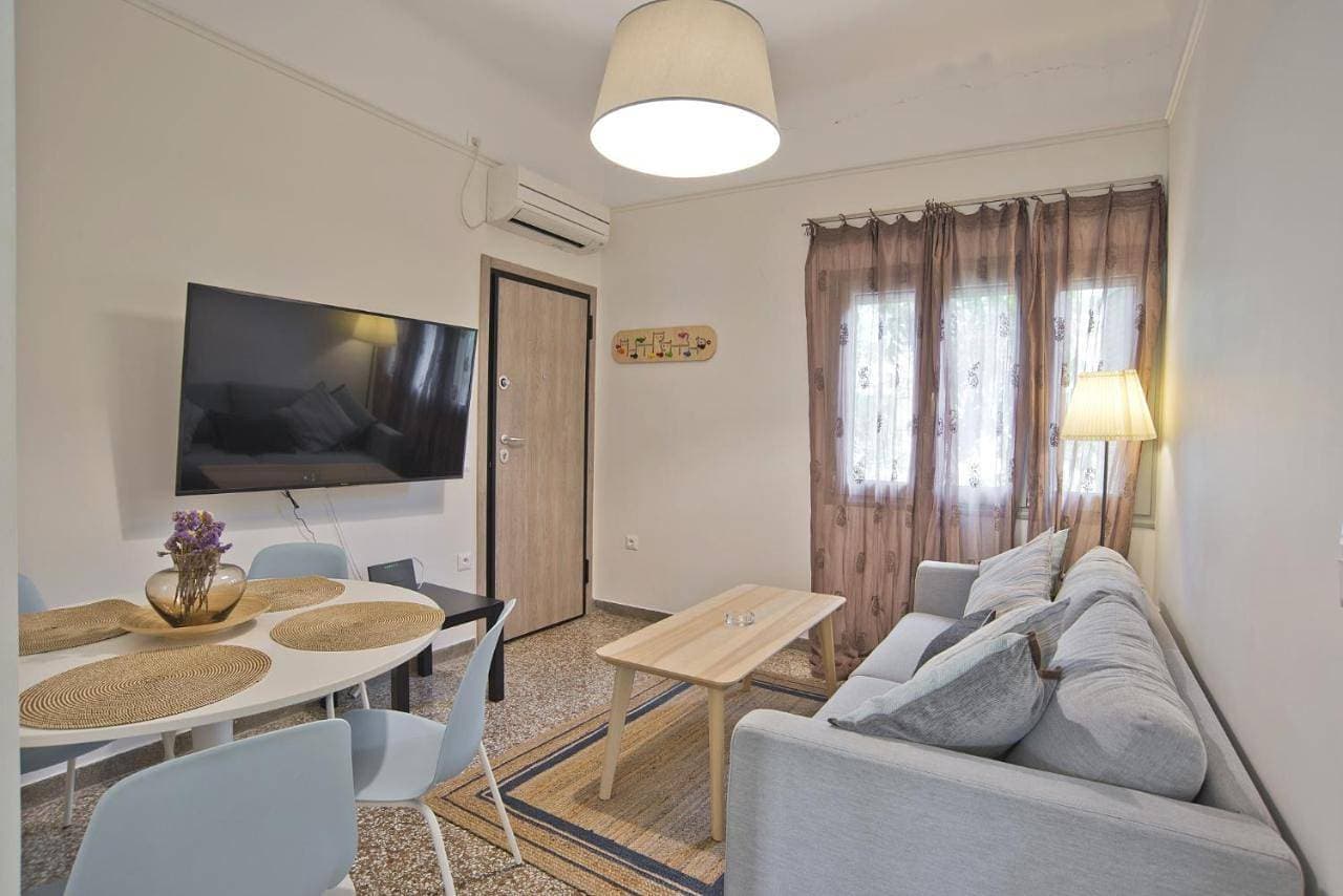 Athina 2BR Apt, Fully Equipped, Kitchen, AC, WiFi 1