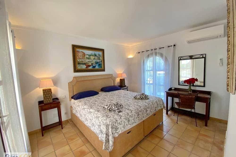 Foto 2 von 24: Wunderbare 4-Bett-Villa mit privatem Pool im Zentrum von Cala D'Or, 5 Minuten zu Fuß zum Strand