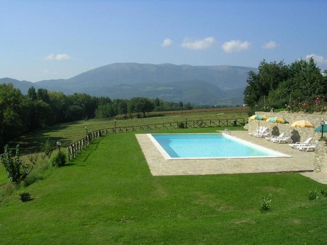 Foto 3 von 32: Rustikale Eleganz mit Blick auf die umbrische Landschaft
