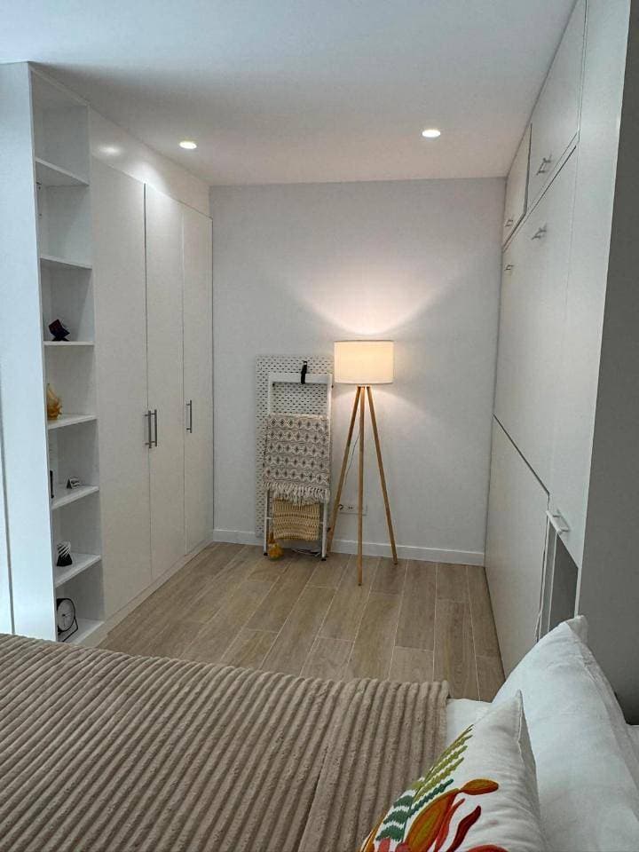 Foto 11 von 20: Family Room with Bathroom