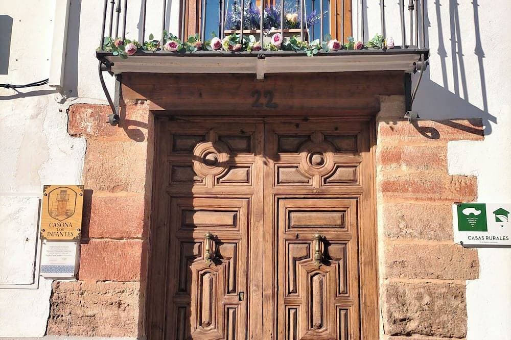 Renovated historic house in the center of Vva.de los Infantes. Groups and couples. 1
