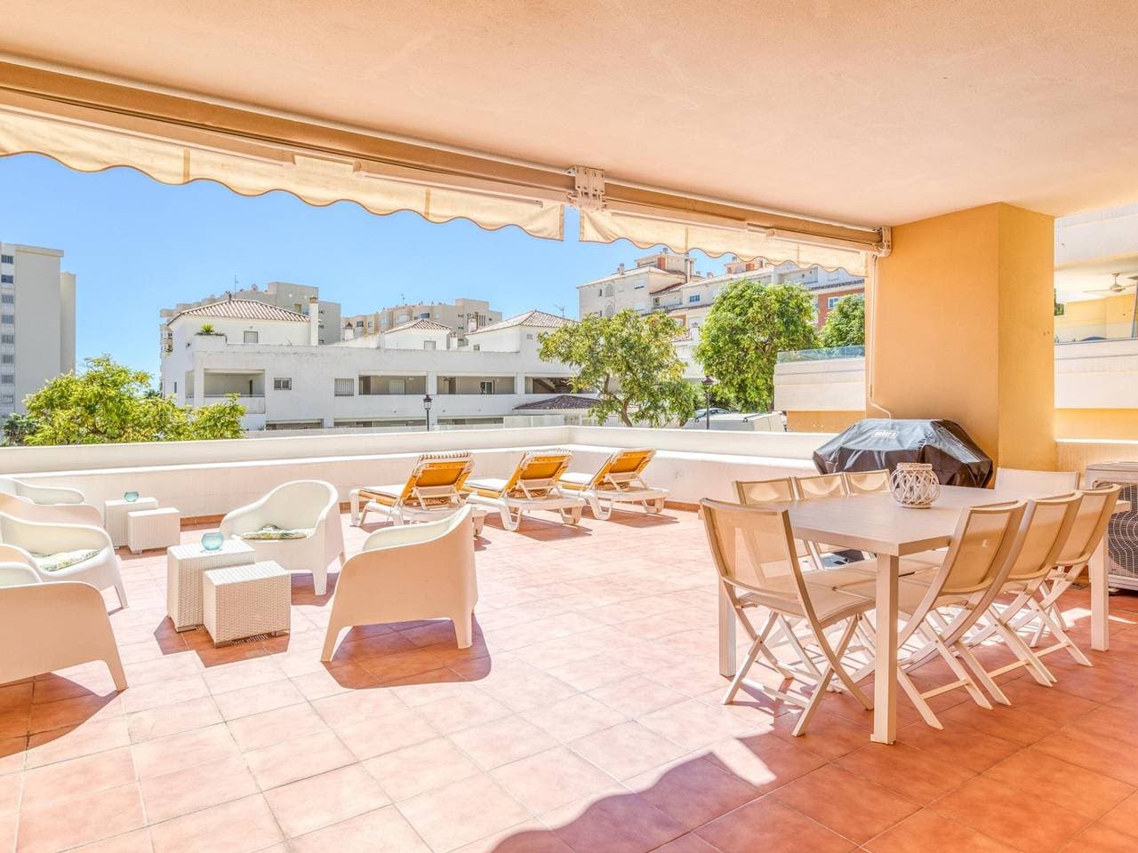Foto 8 von 25: Moderner Komfort in Estepona: Terrasse, Pools, Klimaanlage und WLAN