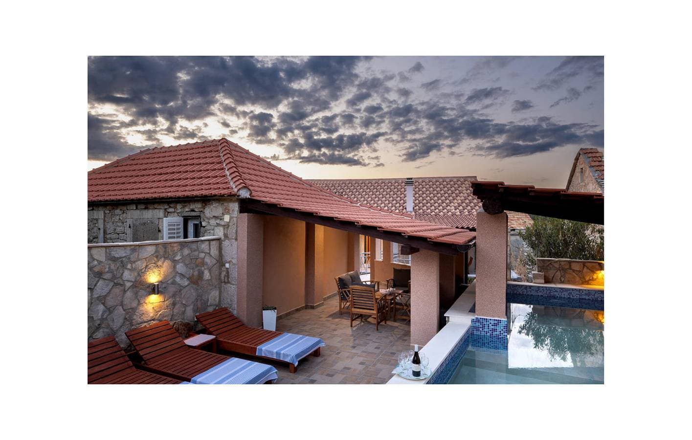 Geräumige 2-Zimmer-Wohnung mit Pool, Terrasse und 2,5 km Entfernung zur Küste 1