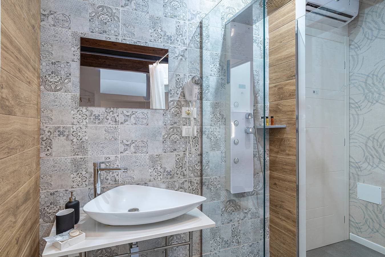 Foto 12 von 42: Zimmer 101 im "Le Saline Rooms Marzamemi" mit WLAN und Klimaanlage