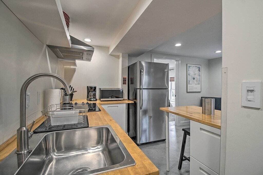 Contemporary Condo in Quiet Locale! 1