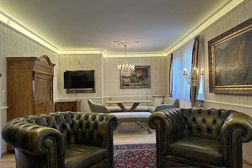 Foto 10 von 18: Ferienwohnung 'Romantik im Schloss' mit Bergblick