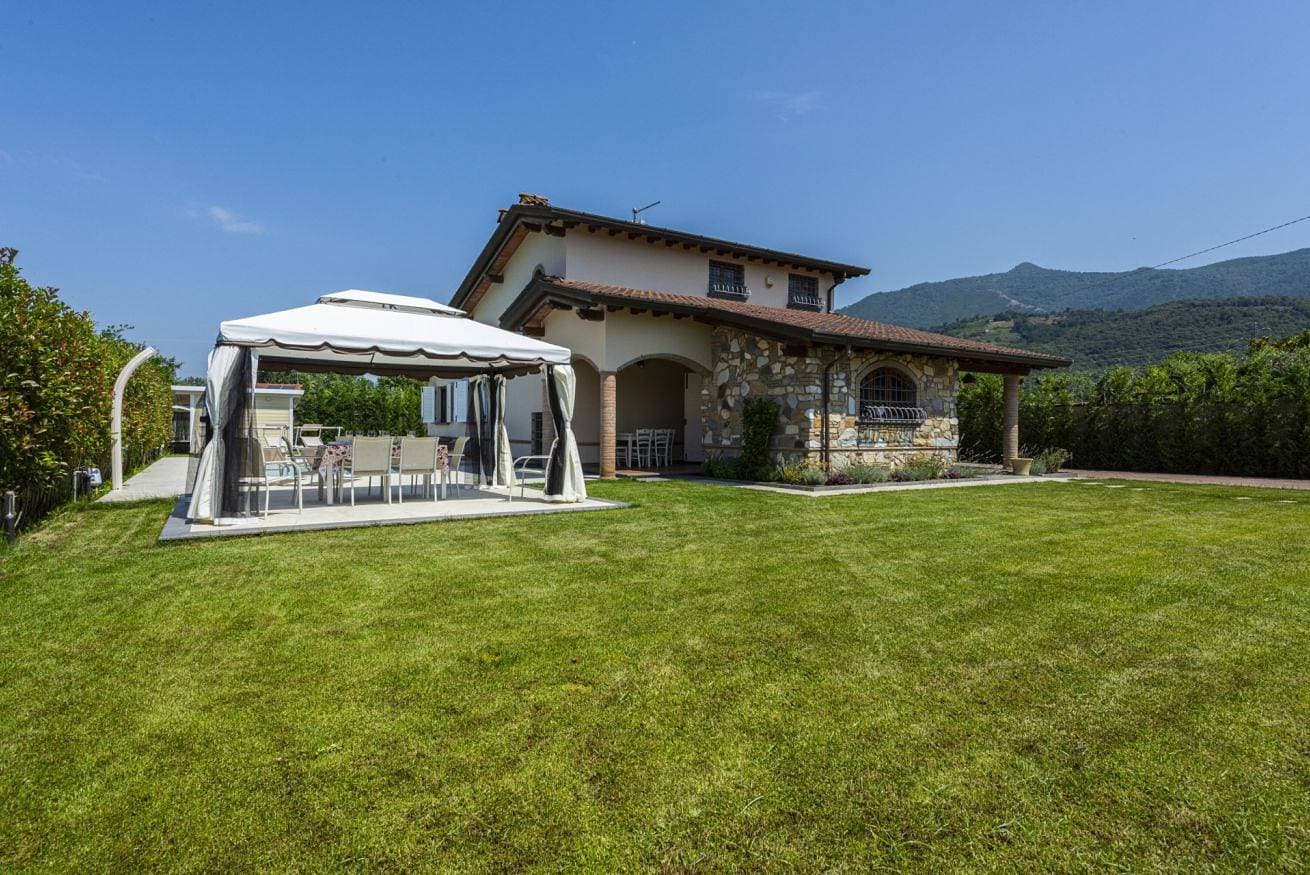 Foto 8 von 40: Villa für 10 Personen mit Garten