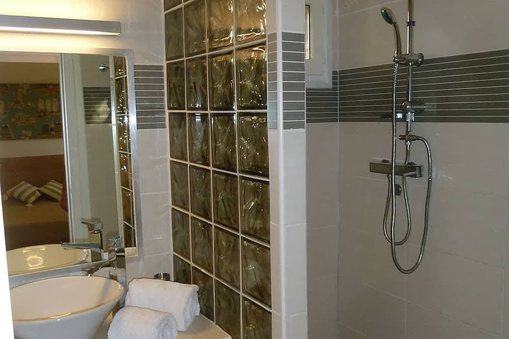 Foto 5 von 22: Herrlicher Meerblick in privater Residenz mit Pool. Das Hotel liegt 300 m vom Strand entfernt