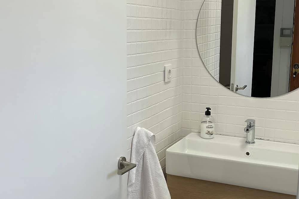 Foto 8 von 20: Charming 3-bedroom townhome with AC, WiFi in lovely Retamar