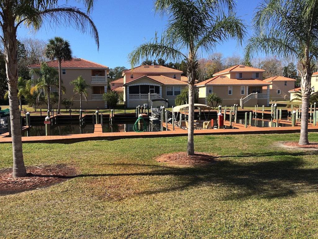 Foto 3 von 44: Ganz neu (November 2017) 3 Br, 2. 5 Ba Duplex Villa am Fluss Homosassa (160)