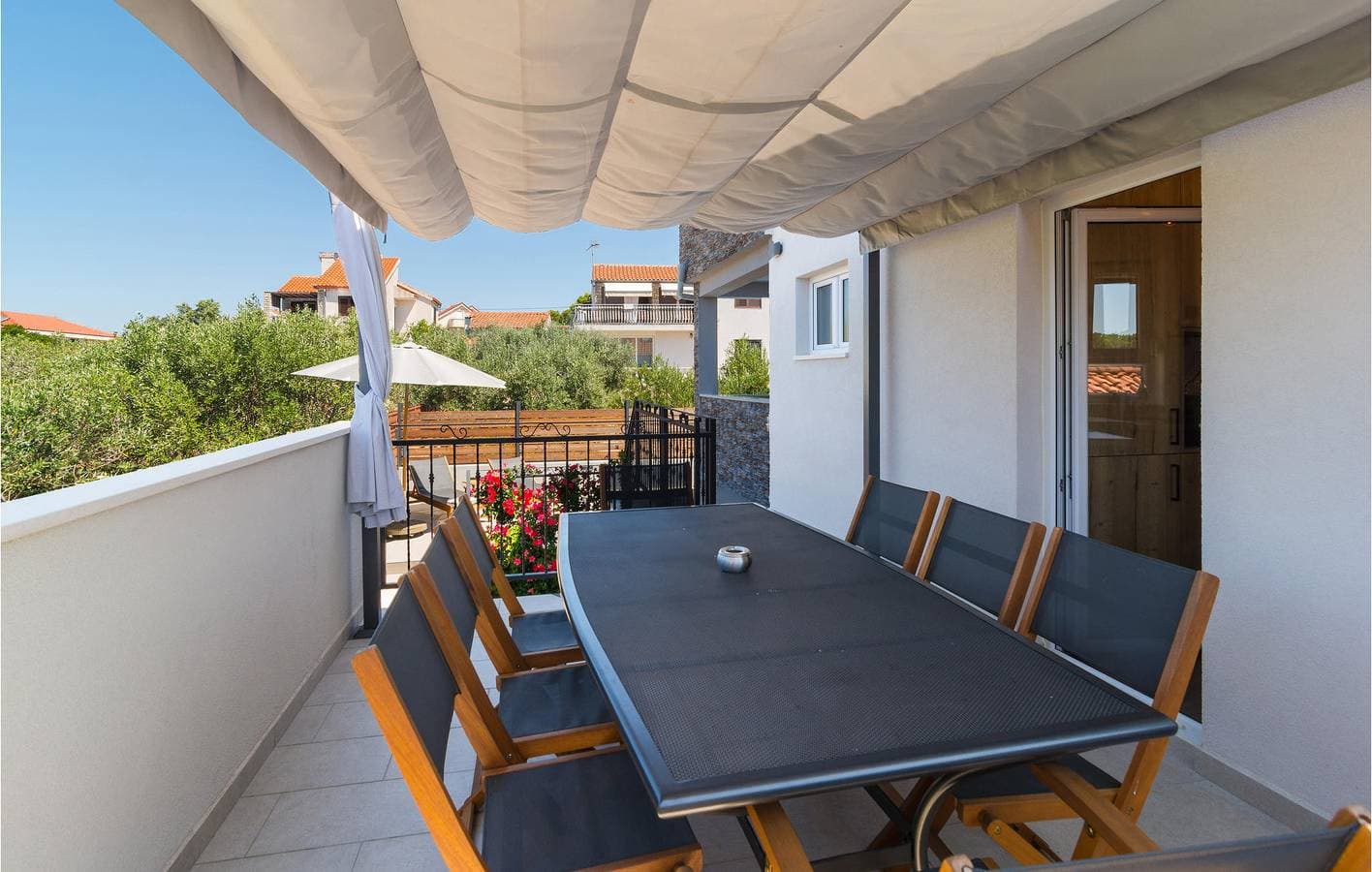 Foto 11 von 34: Urlaub am Meer: 1,5 km zur Küste, mit Pool, Terrasse und Blick auf das Stadtzentrum