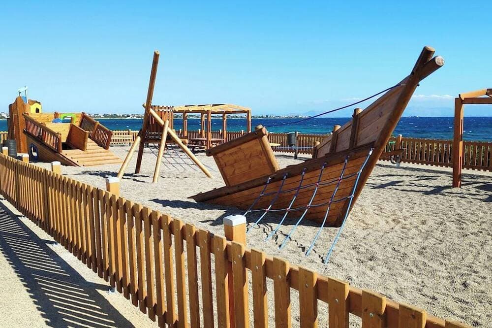 Foto 12 von 23: Charming loft-style apartment just 60 m from Artemida’s long sandy beach!
