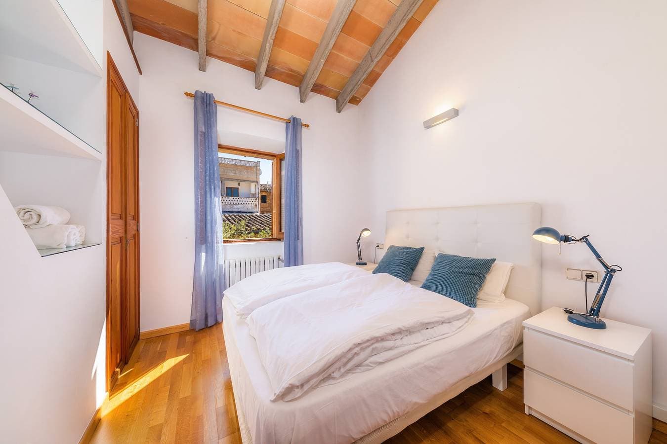 Foto 13 von 32: Ferienhaus 'Town House Esglesia 10' mit Privatterrasse, WLAN und Klimaanlage