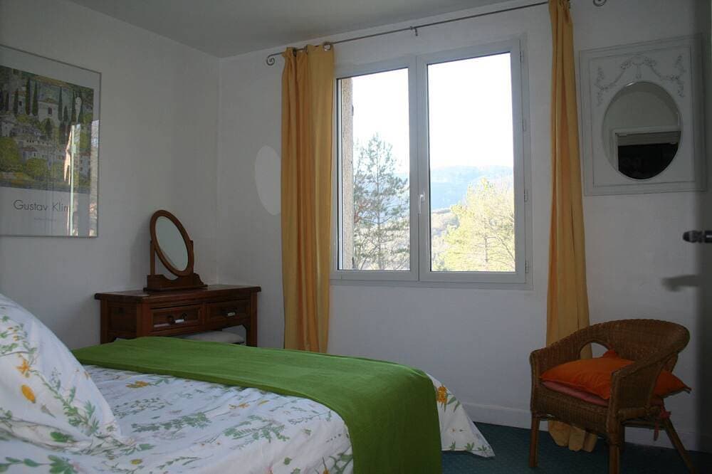 Foto 4 von 30: Les Rochers - Spacious woodland gite with heated pool