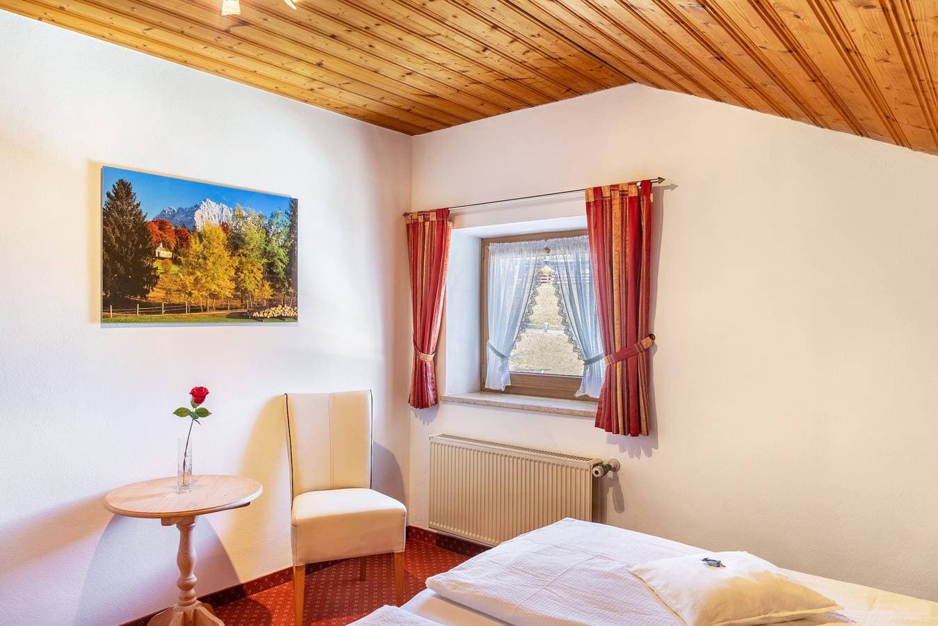 Foto 9 von 18: Ferienwohnung 'Alpenblick Tilly - Walchensee' mit Bergblick, Gemeinschaftsgarten und WLAN