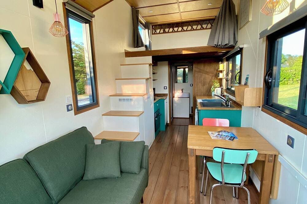 Walk to the beach for ker Ael's Tiny house 1